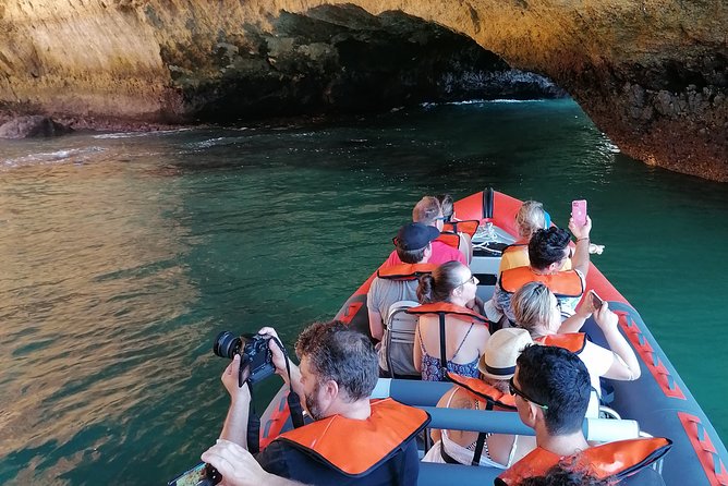 Boat trip to the caves of Benagil - The guides shape the day
