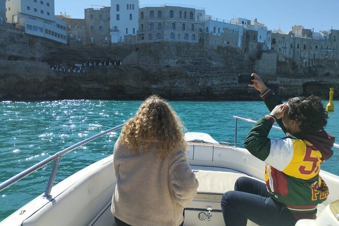 Boat trip to the Polignano a Mare caves - Why the coast makes more sense from a boat