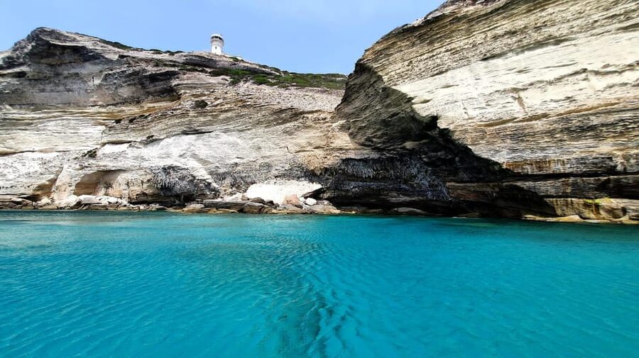 Bonifacio: Lavezzi Islands and Caves Guided Tour - Guides, language, and the small-group advantage