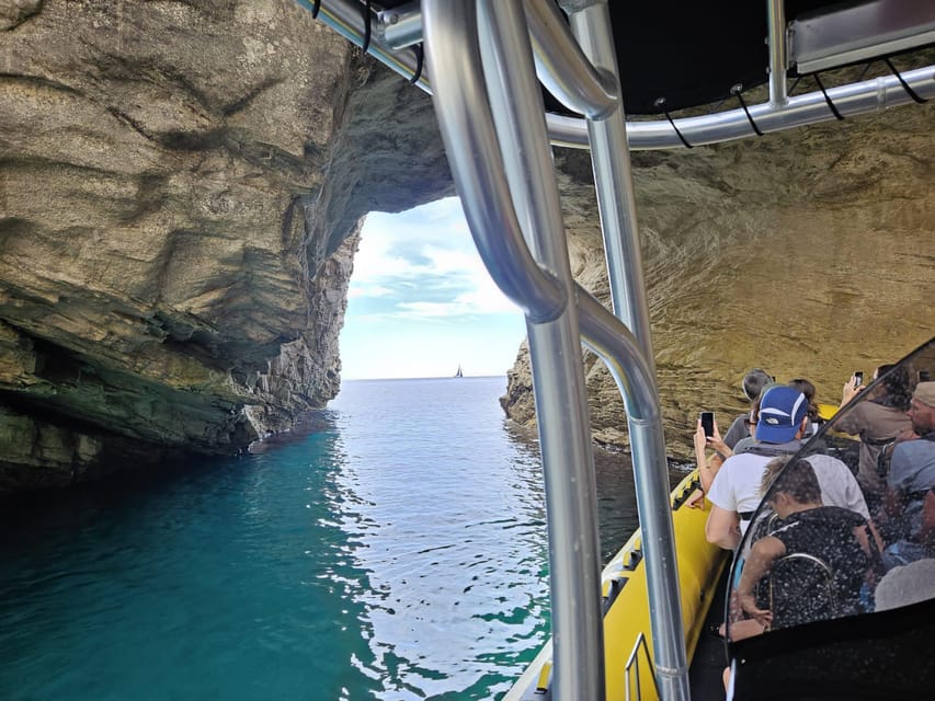 Bonifacio: Lavezzi Islands and Caves Guided Tour - Who should book this boat tour?