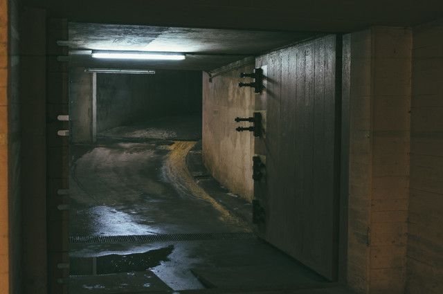 Bremen: Underground Guided Tour - Route Two: Supply Tunnels, Freight Yards, and Banana Halls