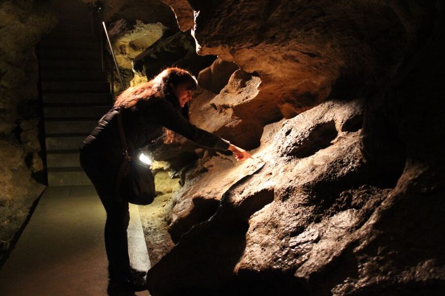 Budapest: Semlő-hegyi & Pál-völgyi Caves Guided Walking Tour - What the guide adds for your money