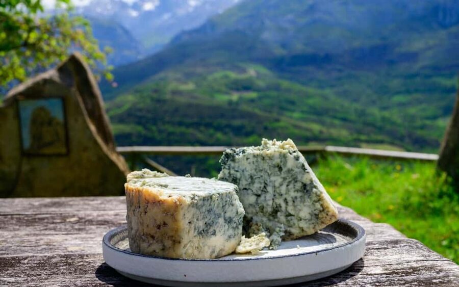 Bulnes: Excursion with funicular and Cabrales cheese cave in the Picos de Europa - Language, pacing, and practical comfort