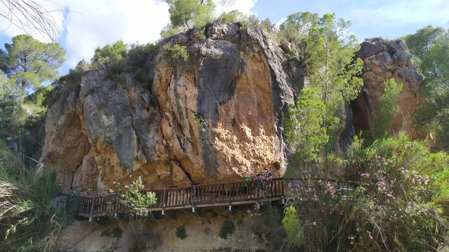 Calasparra: Almadenes Canyon Rafting with Caves and Rock Art - Is it strenuous, wet, or suitable for children?