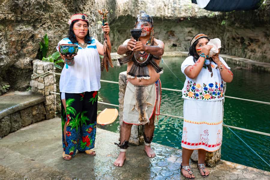 Cancun: Cenotes El Retoño entrance with transportation, lunch, and guided tour. - Who should book this experience?