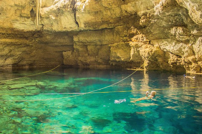 Cancun tour 4x1 Tour of Tulum, Coba, Cenote and Playa del Carmen - Playa del Carmen: an hour for shopping