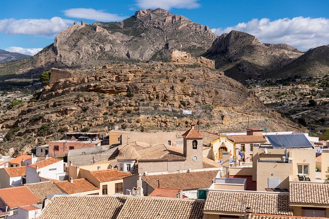 Canelobre Caves and Busot Tour with Transfer from Alicante - The old Arab castle and its wide view
