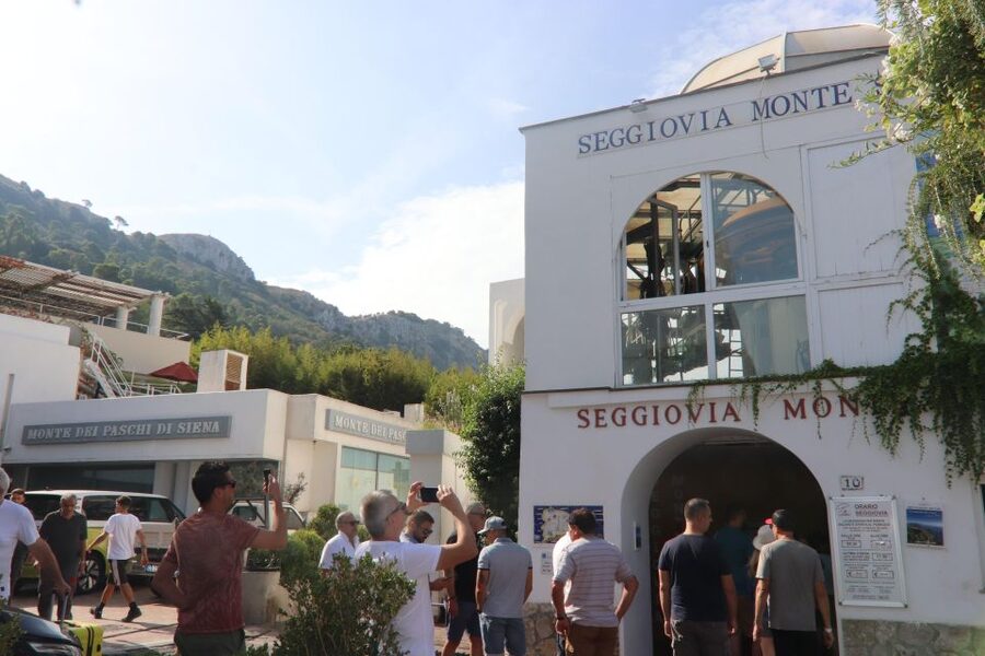 Capri and Anacapri tour: Faraglioni and Caves from Sorrento - Why this Capri tour works from Sorrento