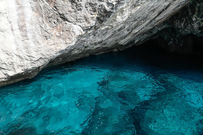 Capri Coast to Coast: Boat Tour with Optional Blue Grotto - What the clockwise cruise shows you