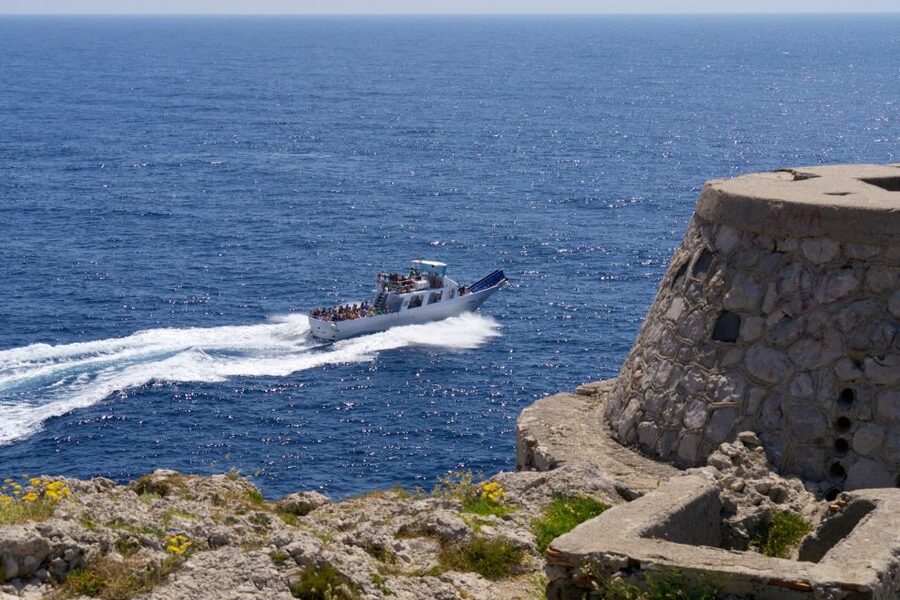 Capri: Guided Island Boat Tour With a Stop at the Caves - The Natural Arch and Villa Malaparte