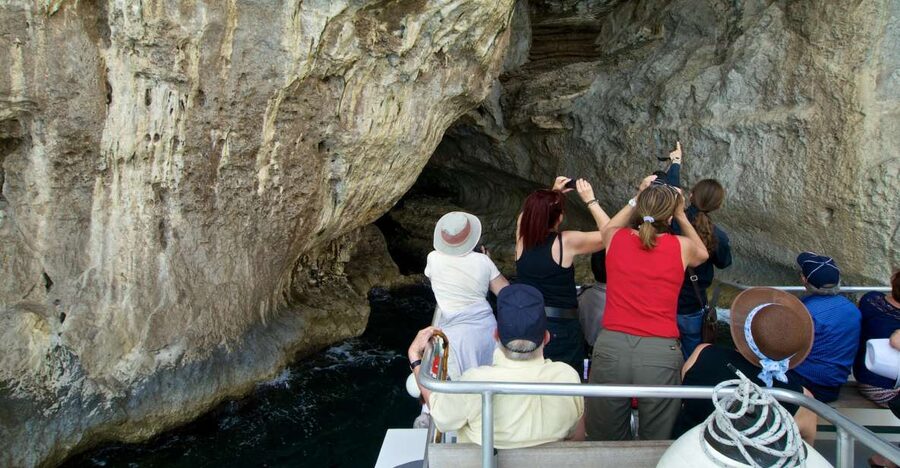 Capri: Island Sightseeing Tour with Blue Grotto Stop - What this Capri boat tour really offers
