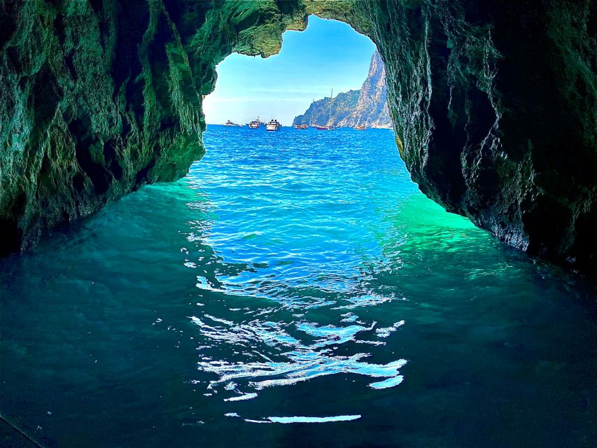 Capri: Tour of the island with caves and Faraglioni - Who will enjoy this Capri boat tour