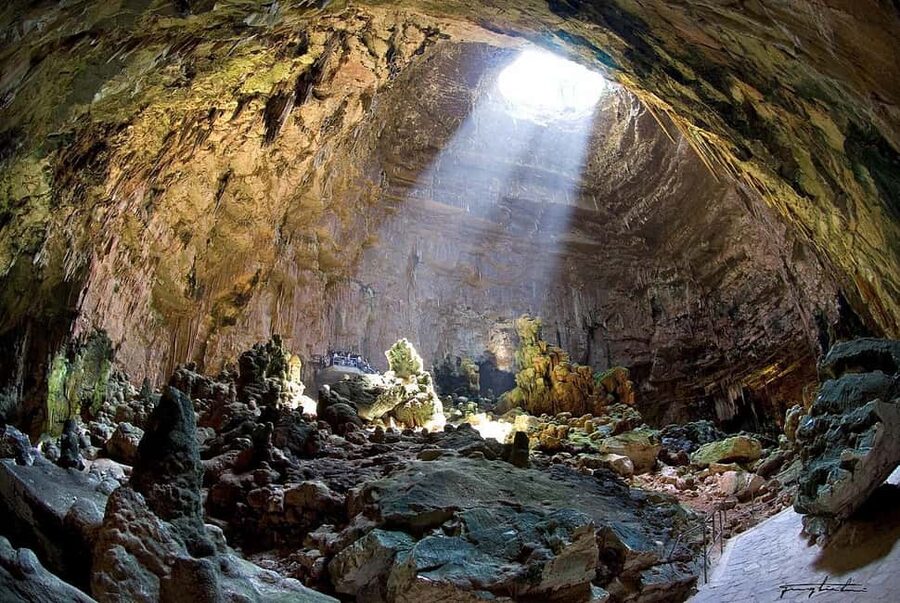 Castellana Grottoes: Official Guided Tour with Entry Ticket - The Grave: a dramatic first look underground