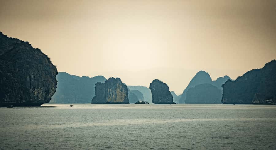 Cat Ba: Lan Ha and Ha Long Bay Boat Tour with Kayaking, Cave - Lunch on the boat