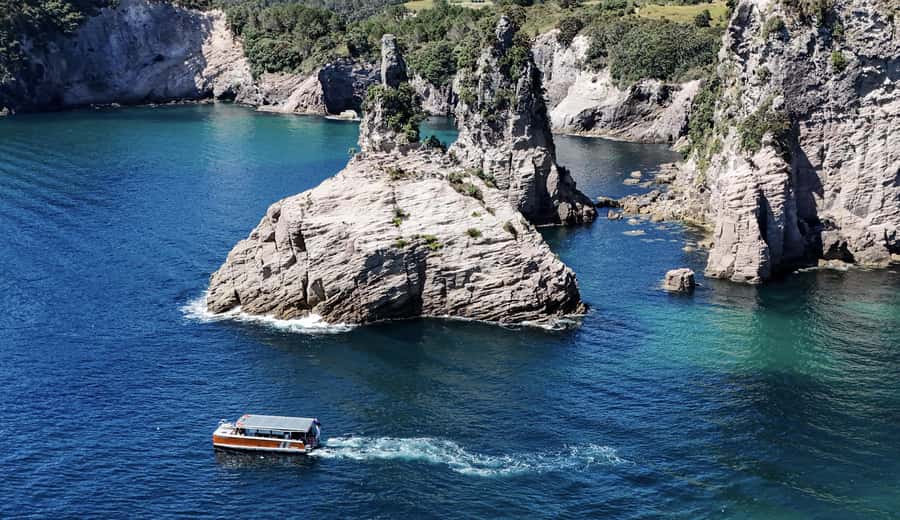 Cathedral Cove Coast and Cave Tour - A better way to see Cathedral Cove