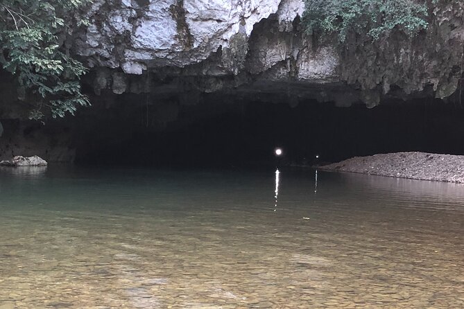 Charlie's Cave Tubing Tour for cruisers (lunch included) - From Belize City to Nohoch Che’en