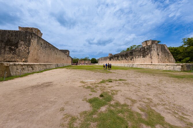Chichén Itzá Ancestral Tour from Cancún with Cenote - Seeing Chichén Itzá with a guide