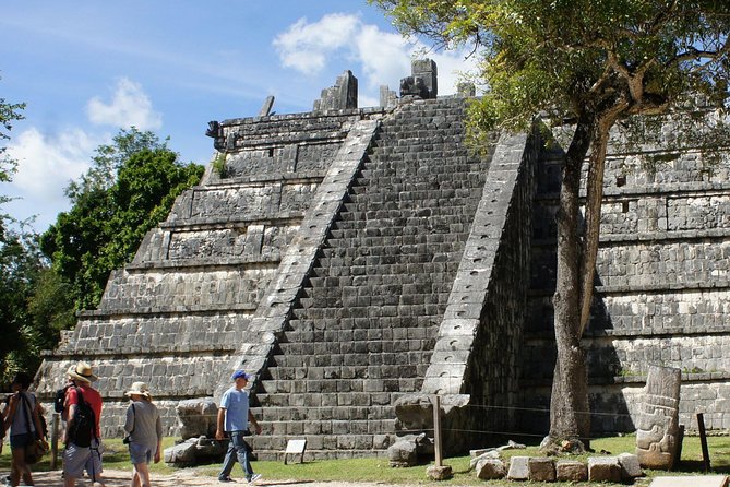 Chichen Itza, Beautiful Cenote and Valladolid All Inclusive Tour - Lunch at the buffet