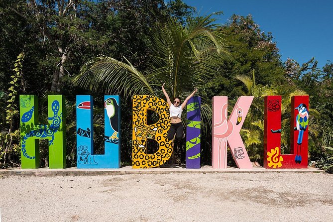 Chichén Itzá Premier Tour with Cenote Xunáan, Valladolid & Lunch - Guides add the meaning to the monuments