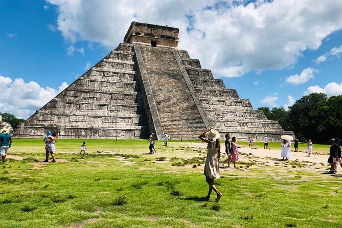 Chichén Itzá Premium Cenote y valladolid Day Tour - Suytun or Chichikan: a cool break after the ruins