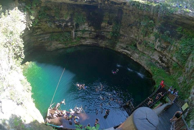 Chichen Itza, Suytun and Ik-Kil Cenote - Valladolid in a fast 30-minute stop