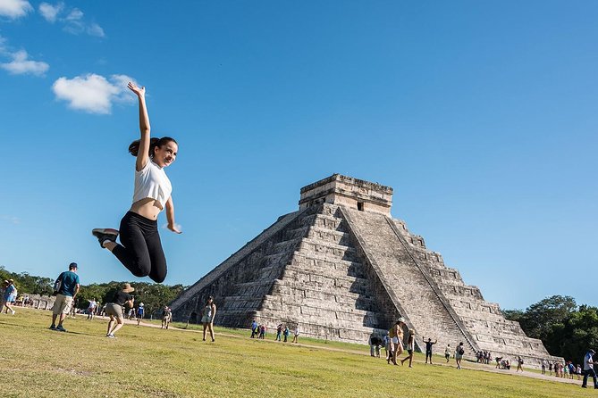 Chichén Itzá Tour with Cenote Xunáan, Valladolid & Lunch - The long ride from Cancun and Riviera Maya