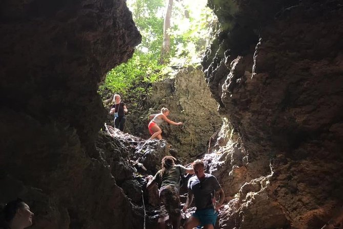 Cole's Cave Hike - What to wear and pack for the cave