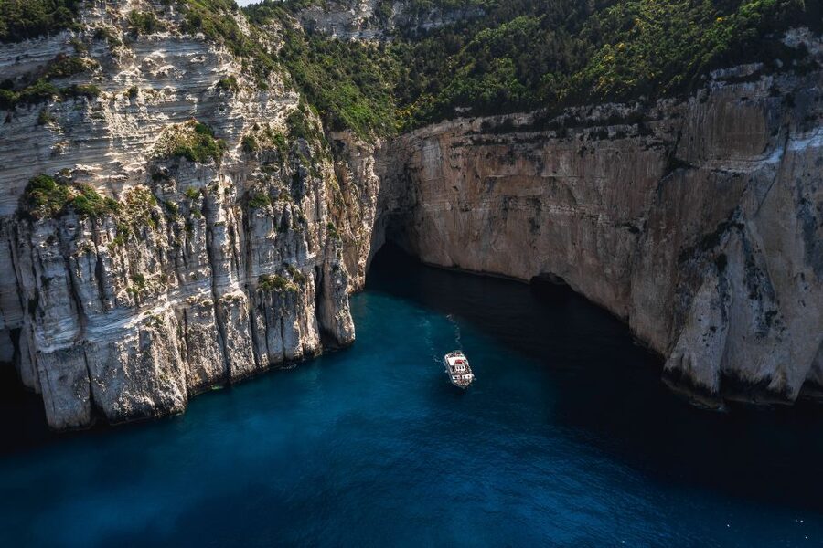 Corfu/Benitses/Lefkimmi: Paxos, Antipaxos, & Caves Cruise - A boat ride with a social side