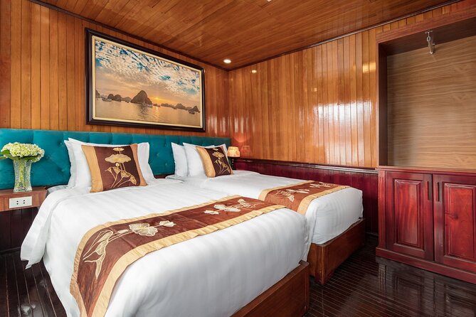 CozyBay Boutique 2D1N Kayak, Swiming ,Titop, Cave, Expressway way - Boarding Cozy Bay and settling into the cabin