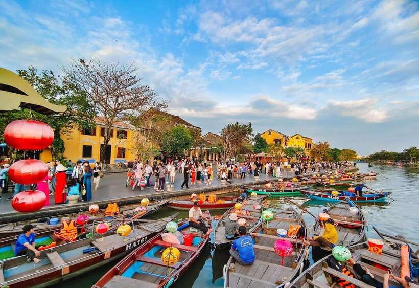 Da Nang: Golden Bridge, Lady Buddha, Marble Mt & Am Phu Cave - The Golden Bridge at Ba Na Hills