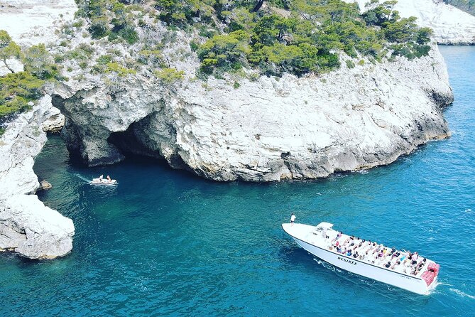Desirèe experience. Visit of the marine caves of Vieste - Why this boat trip is one of Vieste’s best outings