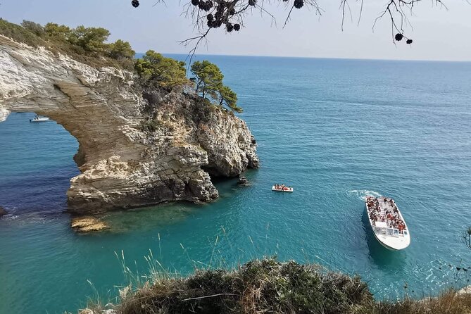 Desirèe experience. Visit of the marine caves of Vieste - The Vignanotica Beach stop in summer