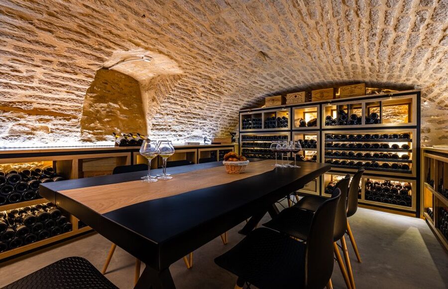 Dijon: La Cave du Palais Burgundy Wine Tasting Experience - Six glasses that explain Burgundy better than a map