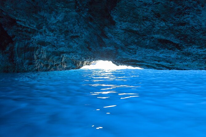 Dolphin, Sea Cave, Captain Cook, Kealakekua Bay Reef Snorkeling - The ride along the Kona Coast
