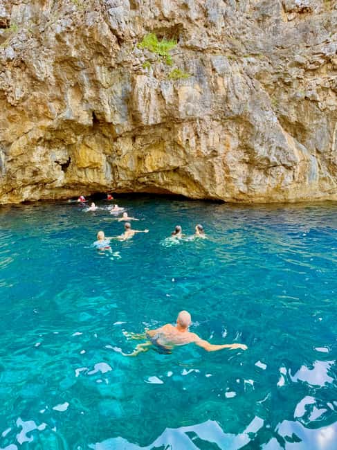 Dubrovnik: 6 hours Blue cave & Elaphiti with optional lunch - Lunch turns the return cruise into a social meal
