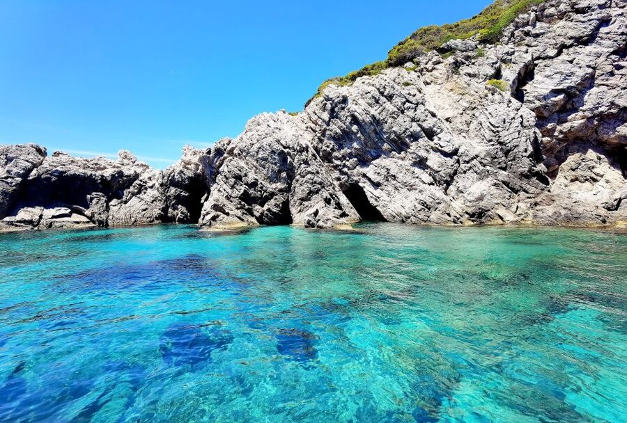 Dubrovnik: Blue Cave & Sunj Beach Boat Tour with Drinks - The guides make a real difference