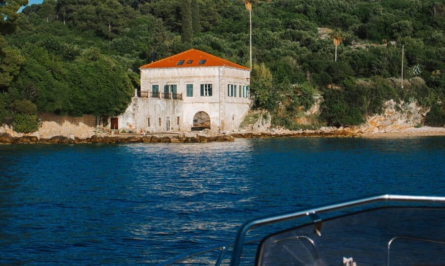 Dubrovnik:Elaphiti Islands and caves Private Speedboat Tour - Šunj Beach brings sand into the picture