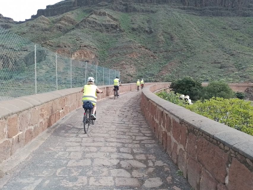 E-Bike Mountain Tour in Natural Park +Option Tapas in a Cave - The cave bar and optional Canarian tapas