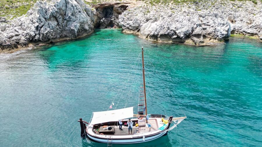 East Palermo: boat tour among caves and breathtaking landscapes - Tre Piscine, one of the day’s best swim stops