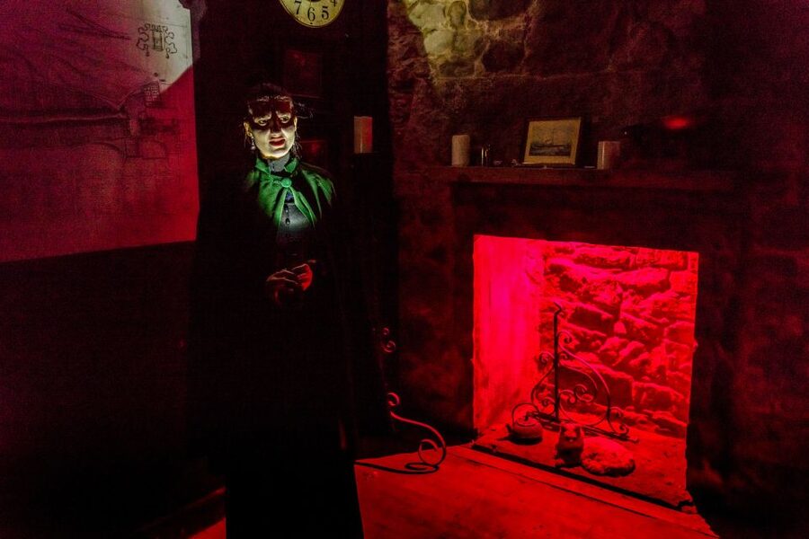 Edinburgh: Evening Underground Ghost Tour - Starting beneath the Royal Mile