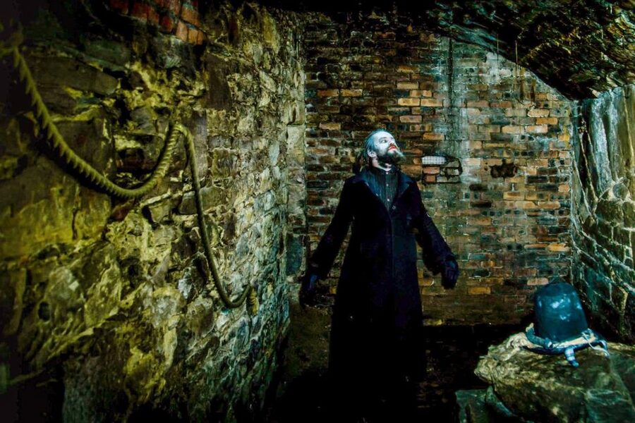Edinburgh: Evening Underground Ghost Tour - Entering the Edinburgh Vaults