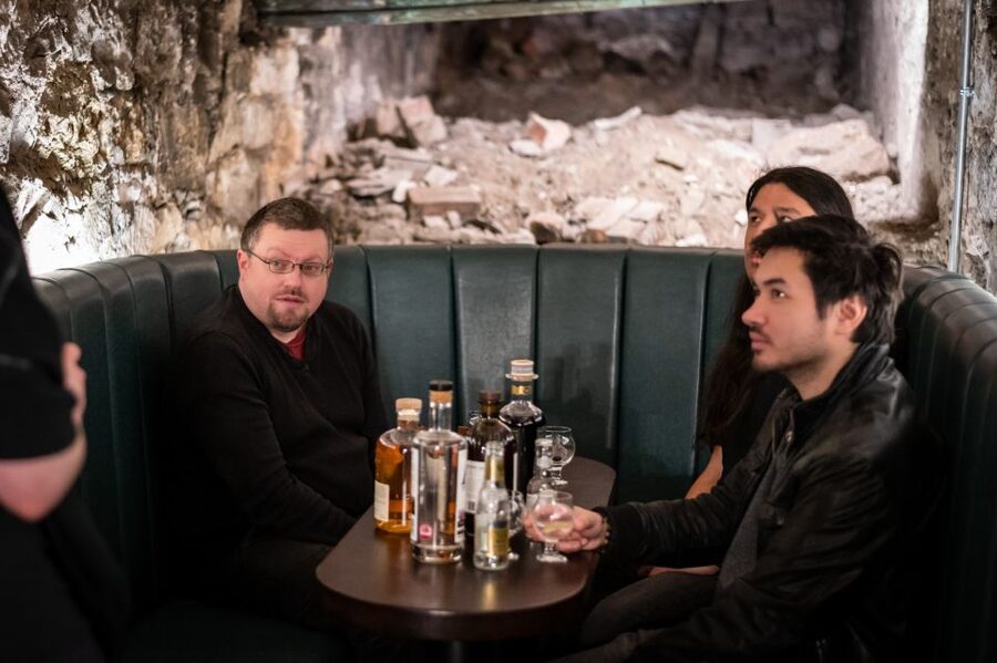 Edinburgh: Gin Tasting at Underground Venue - Entering The Lost Close behind St Giles Cathedral