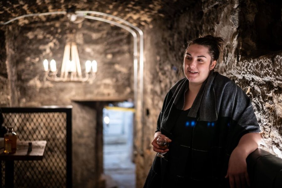 Edinburgh: Gin Tasting at Underground Venue - The guide makes or breaks the hour