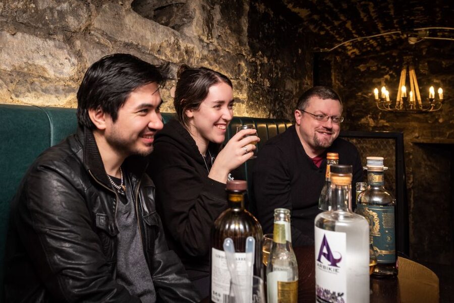 Edinburgh: Gin Tasting at Underground Venue - Four gins, four different ways to taste