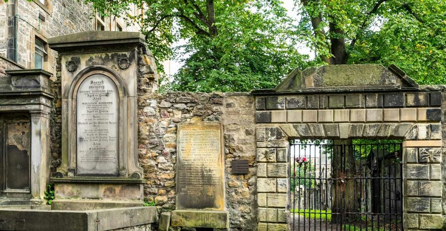 Edinburgh: Haunted Underground Vaults and Graveyard Tour - The South Bridge Vaults: the tour’s strongest setting