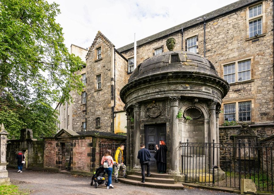 Edinburgh: Haunted Underground Vaults and Graveyard Tour - Should you book it?