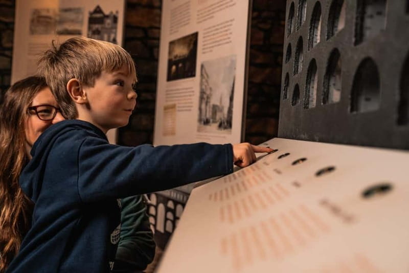 Edinburgh: Kids Multi-Sensory Underground Small-Group Tour - Old Town closes, bad smells, and hard lives