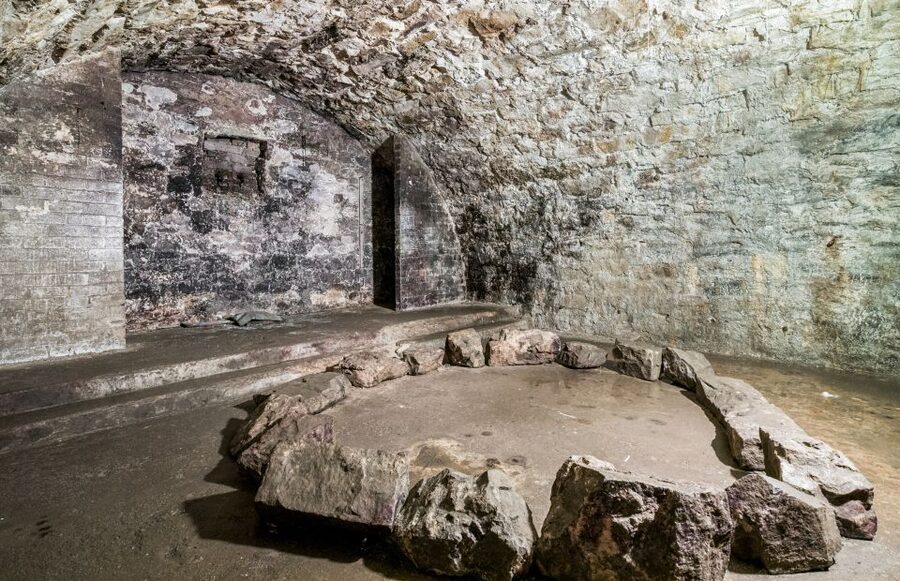 Edinburgh: Late-Night Underground Vaults Terror Tour - Why the guides matter so much