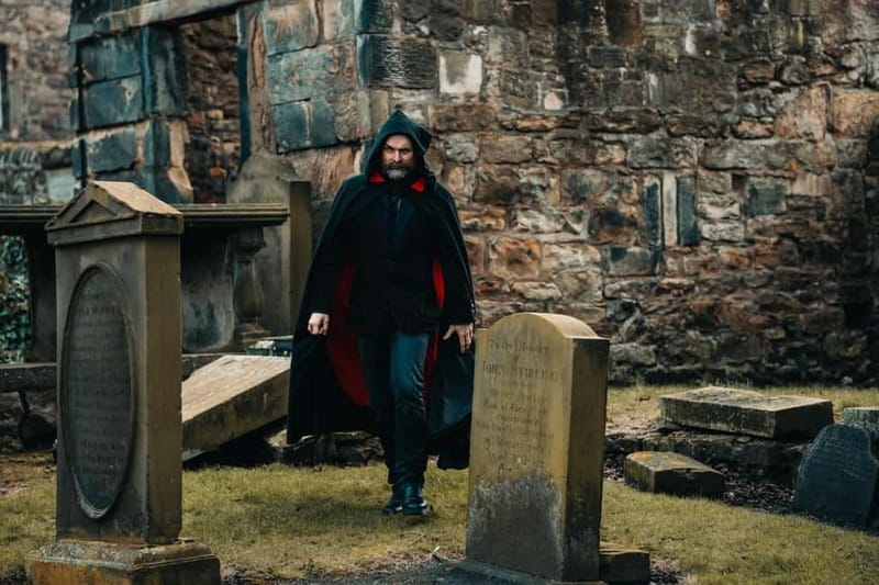 Edinburgh: Underground Vaults and Graveyard Evening Tour - Starting beneath the unicorn at Mercat Cross