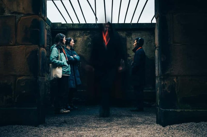 Edinburgh: Underground Vaults and Graveyard Evening Tour - Walking the Royal Mile with murder and mischief